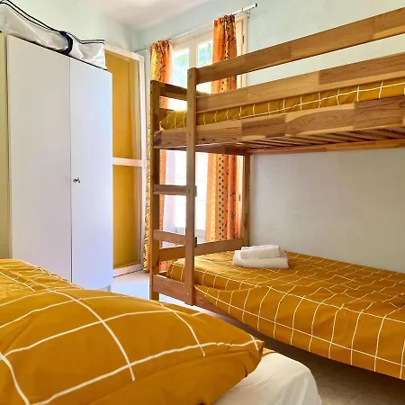 Cozy With Sea View, In Holiday home *