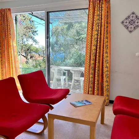 Cozy With Sea View, In Holiday home